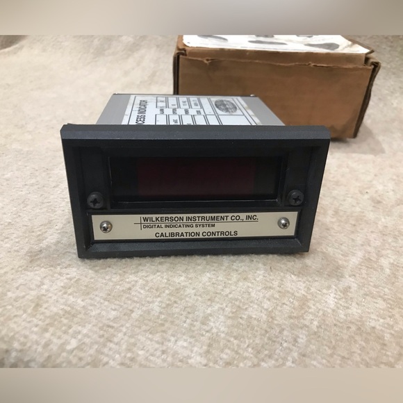 Wilkerson DIS471 Process Indicator 115VAC 420mADC
Digital 
Calibration Controls - Picture 2 of 13